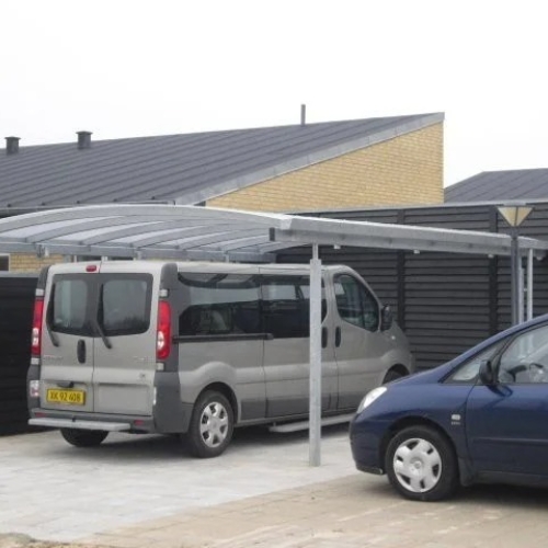 Dobbelt carport med plads til varebil og personbil