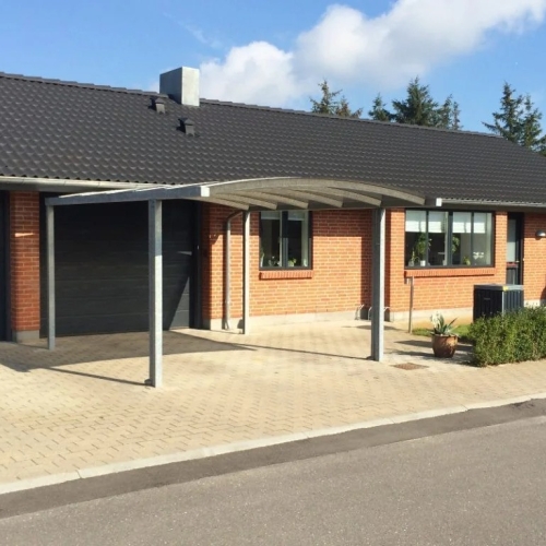 Danskproduceret enkelt carport ved bolig