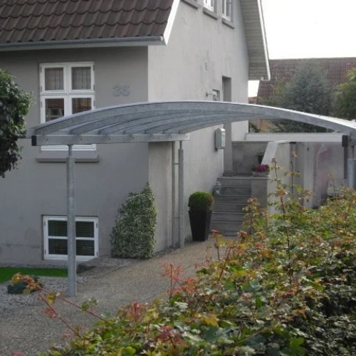 Enkelt carport til privat indkørsel