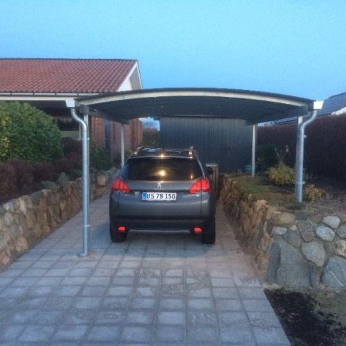 Enkelt carport med stålramme