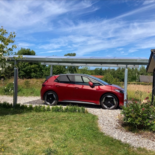 Carport med fladt tag til en enkelt bil