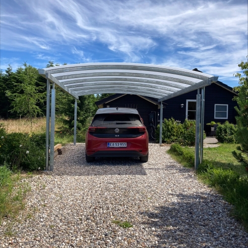 Enkelt carport ved sommerhus