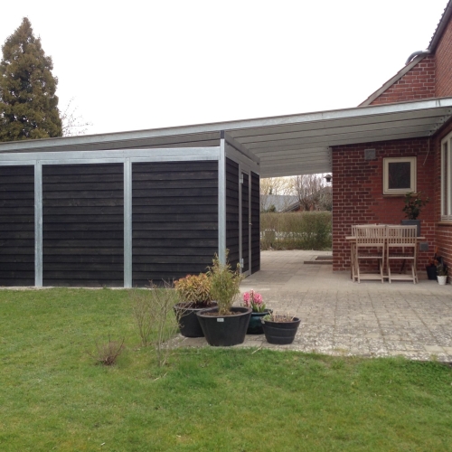 Carport med skur bygget sammen med huset