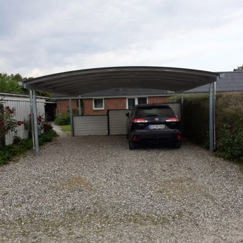 Dobbelt carport i galvaniseret stål med plads til to biler