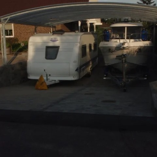 Dobbelt carport til campingvogn og båd på trailer