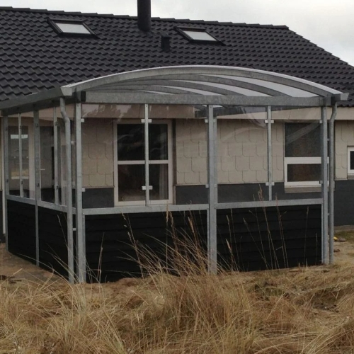Terrasseoverdækning i Skallerup Klit ved sommerhus tæt på klitlandskab