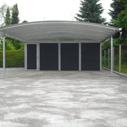 Dobbelt carport med skur i mørkt træ
