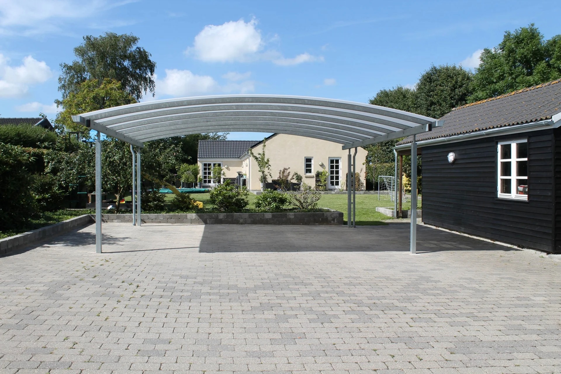 Carport i stål leveret i hele Danmark, herunder Nordsjælland, København, Aalborg, Kolding og Silkeborg.